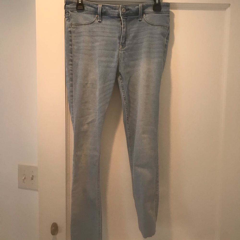 Abercrombie light wash skinny jeans